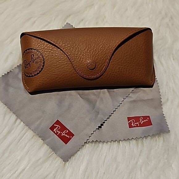 Ray-ban case & 2 cleaning cloths - Picture 1 of 1
